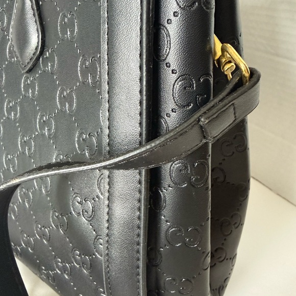 Gucci Black Embossed Shoulder Bag with Red and Green Accent - Picture 4 of 17